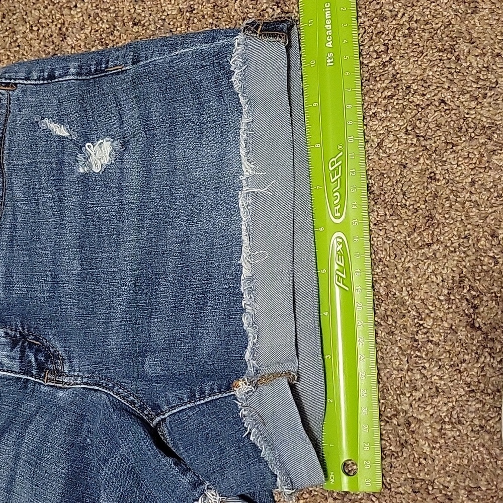 Distressed jean shorts - Picture 8 of 9